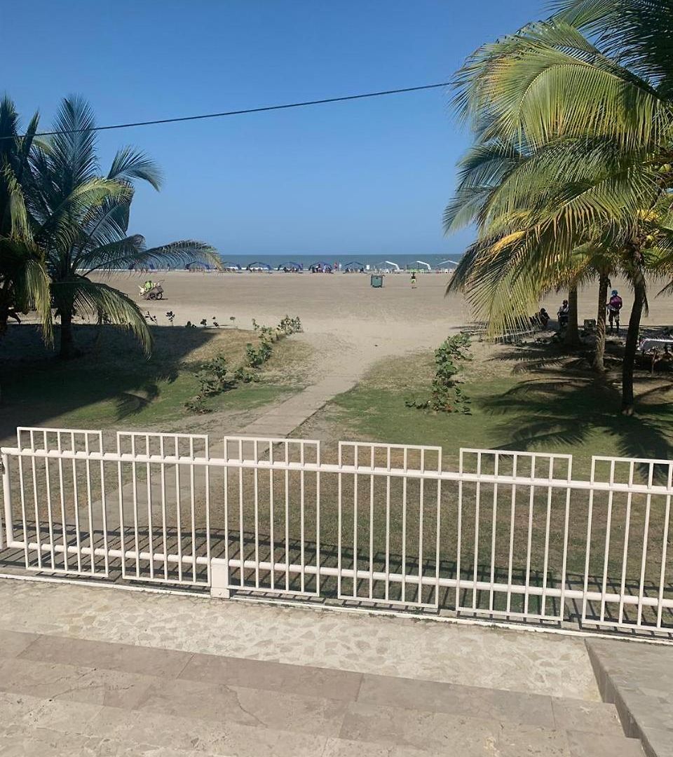 Apartamento Con Terraza Frente Al Mar