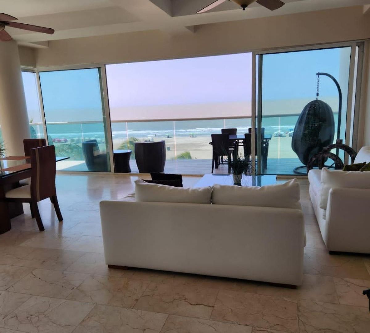 Apartamento Con Terraza Frente Al Mar *