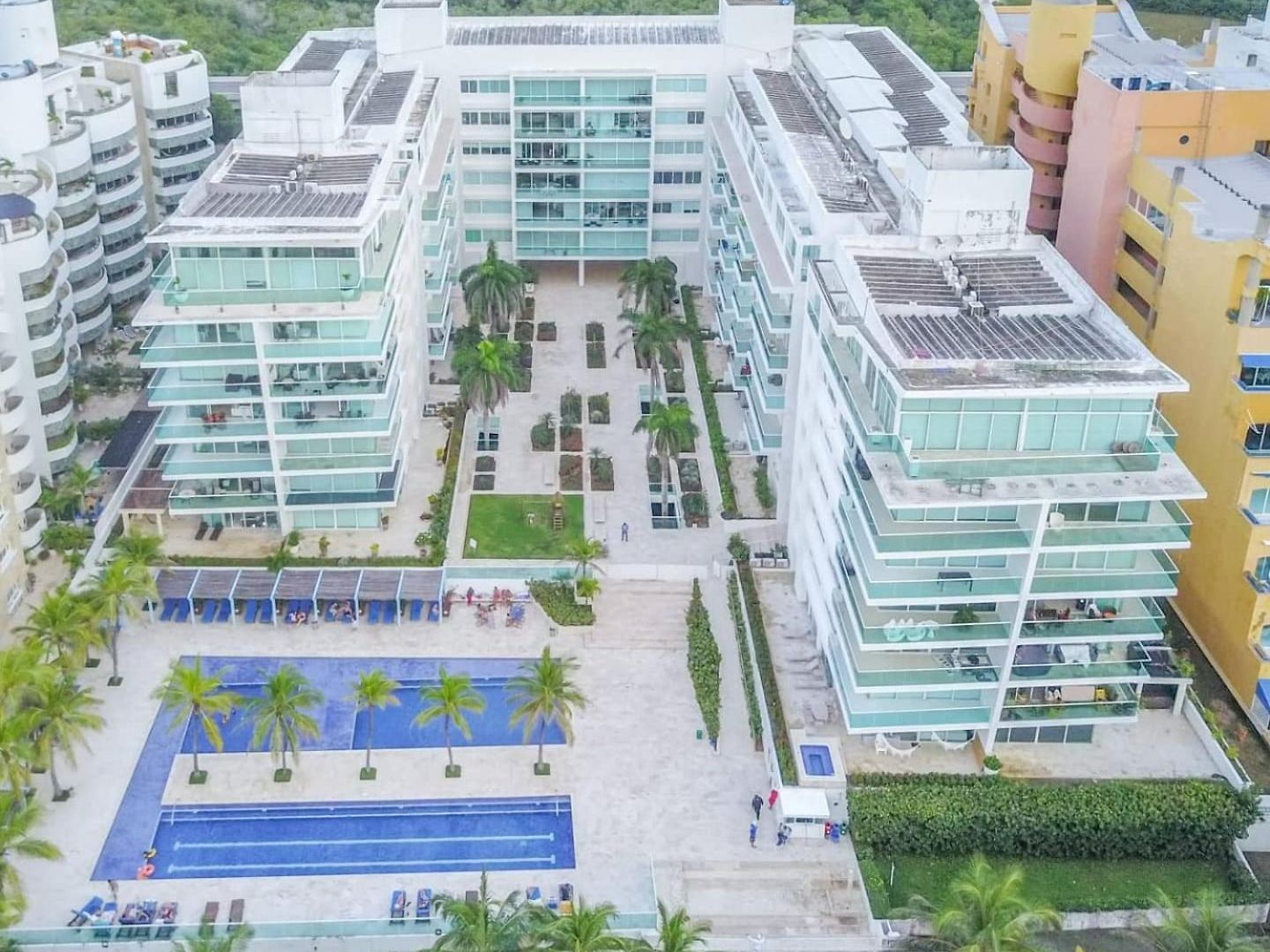 Apartamento Con Terraza Frente Al Mar *