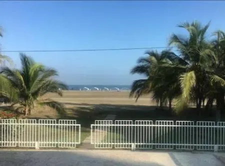 Con Terraza Frente Al Mar Apartamento