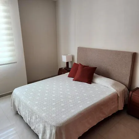 Apartamento Con Terraza Frente Al Mar *