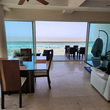 Apartamento Con Terraza Frente Al Mar *