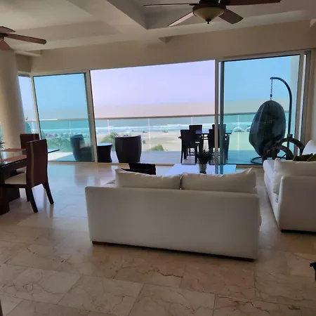 Apartamento Con Terraza Frente Al Mar *