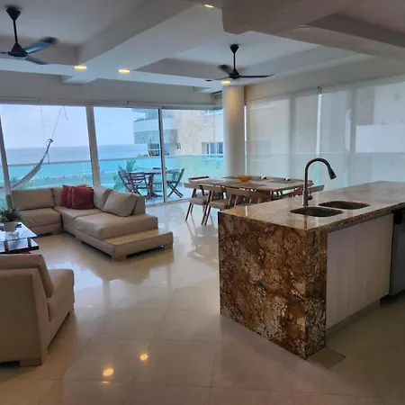 Apartamento Con Terraza Frente Al Mar *