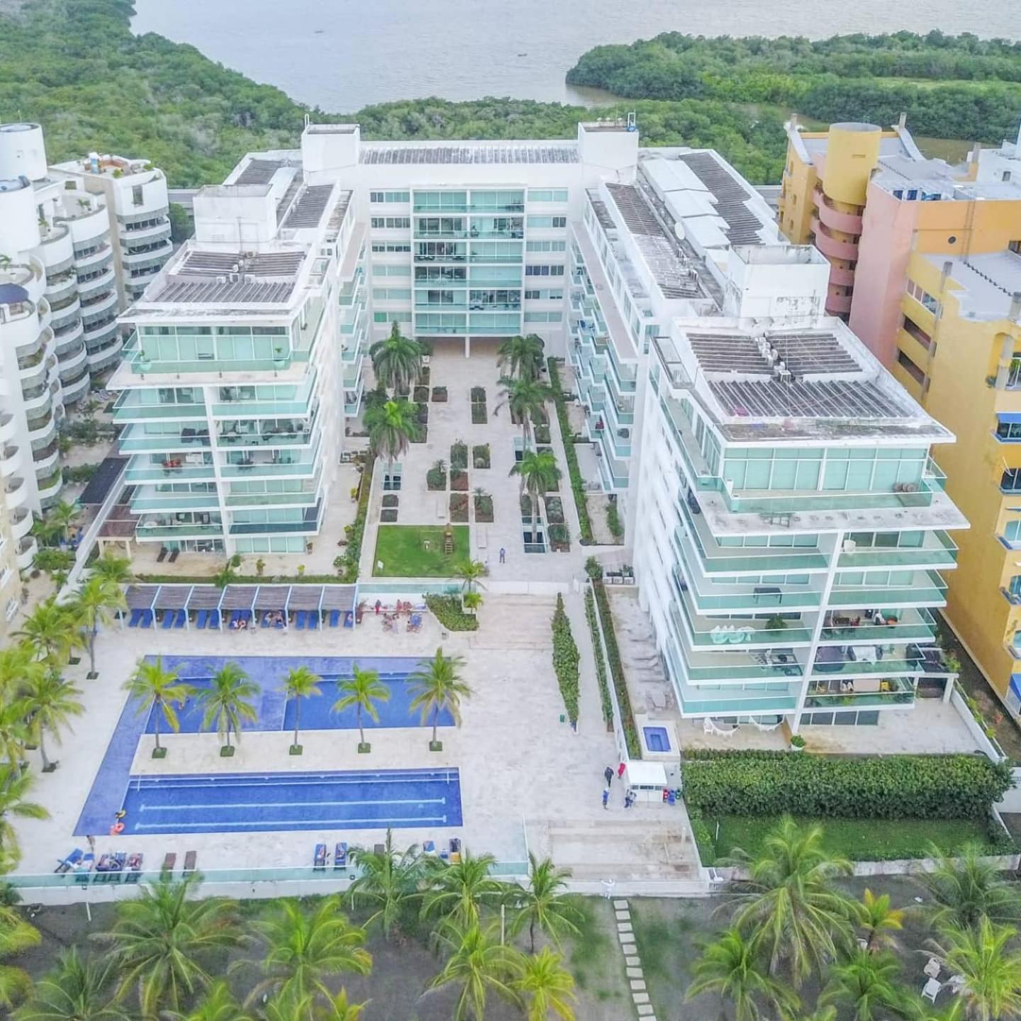 Apartamento Con Terraza Frente Al Mar *